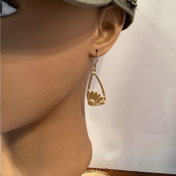 Golden Sunflower Earrings - Picture 3 of 3